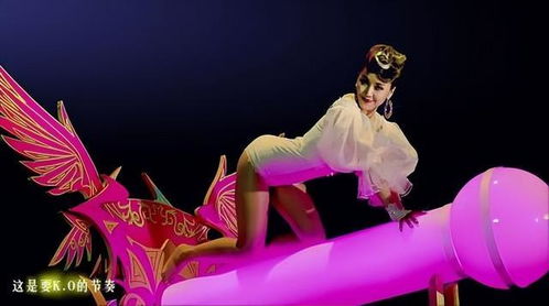 华语顶级才女,被迫写低俗神曲,在县城商演的她,多少人的意难平